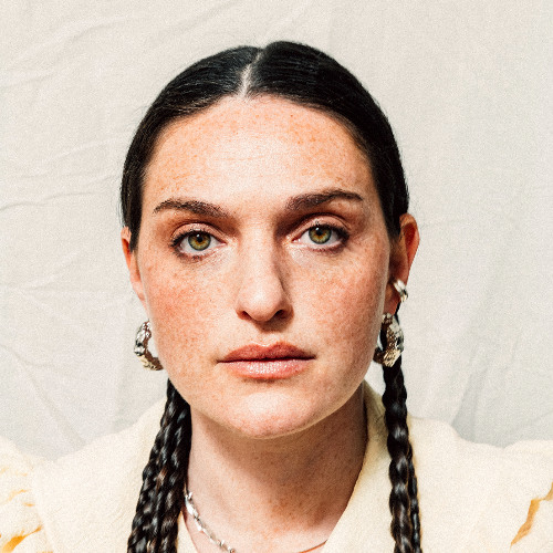 without breaking apart - Daniella Binyamin - sweden - indie - indie music - indie pop - indie rock - indie folk - new music - music blog - wolf in a suit - wolfinasuit - wolf in a suit blog - wolf in a suit music blog