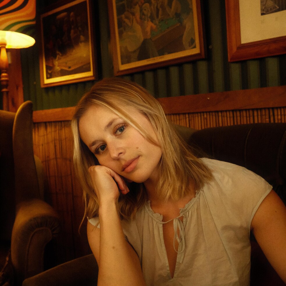 laura lucas - Australia - Canada - indie - indie music - indie rock - new music - music blog - wolf in a suit - wolfinasuit - wolf in a suit blog - wolf in a suit music blog