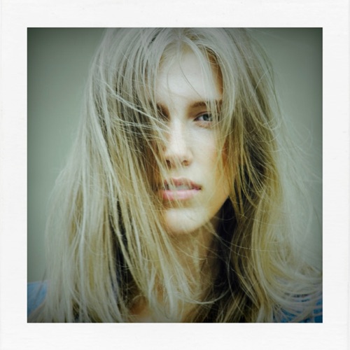 under the surface - Alma Owren - Norway - indie - indie music - indie rock - new music - music blog - wolf in a suit - wolfinasuit - wolf in a suit blog - wolf in a suit music blog