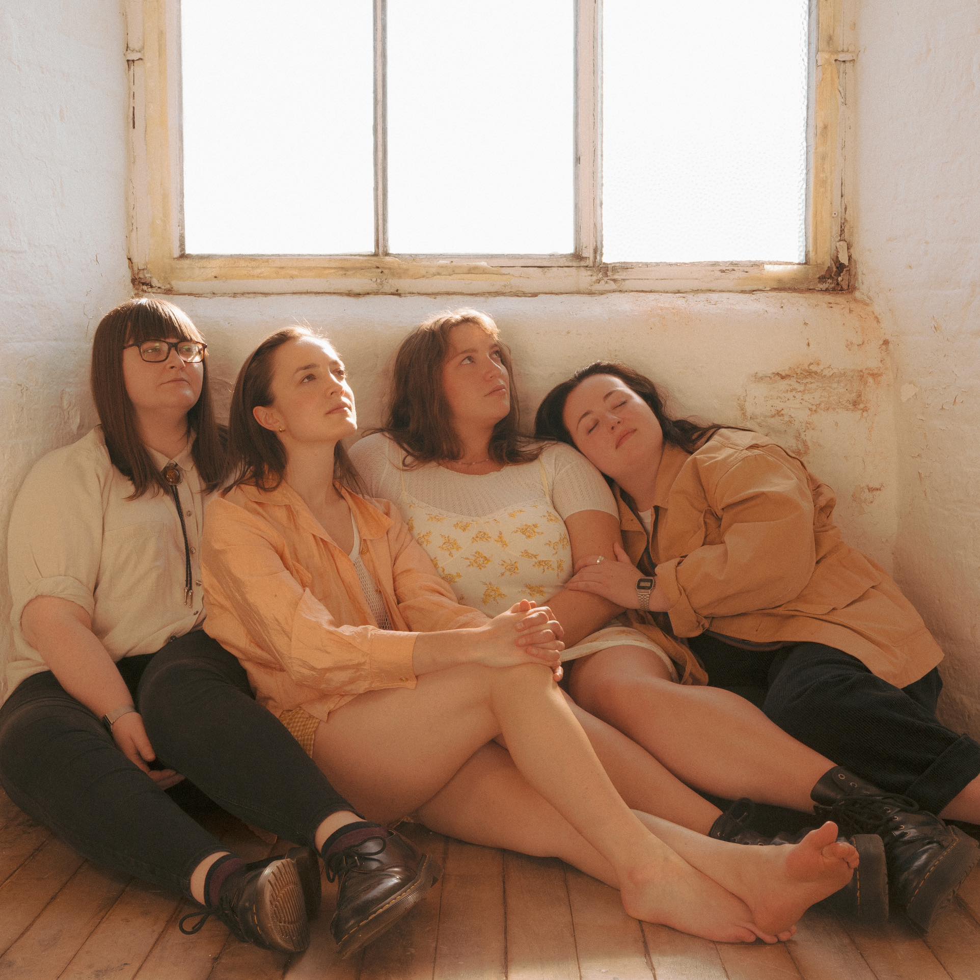 The Deep Blue - united kingdom - uk - indie - indie music - indie rock - new music - music blog - wolf in a suit - wolfinasuit - wolf in a suit blog - wolf in a suit music blog