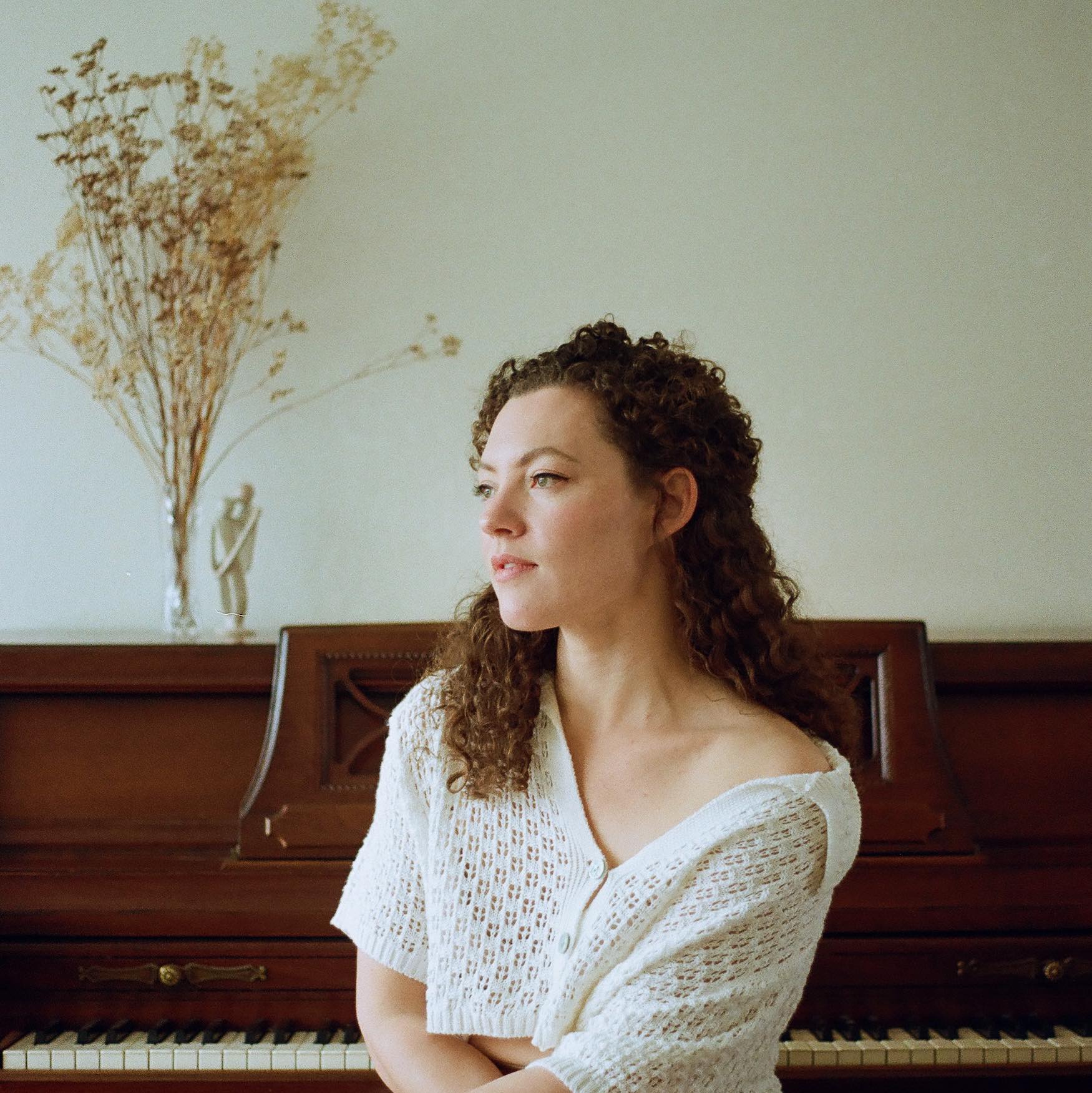 Celine Cairo - Netherlands - indie - indie music - indie pop - indie rock - indie folk - new music - music blog - wolf in a suit - wolfinasuit - wolf in a suit blog - wolf in a suit music blog