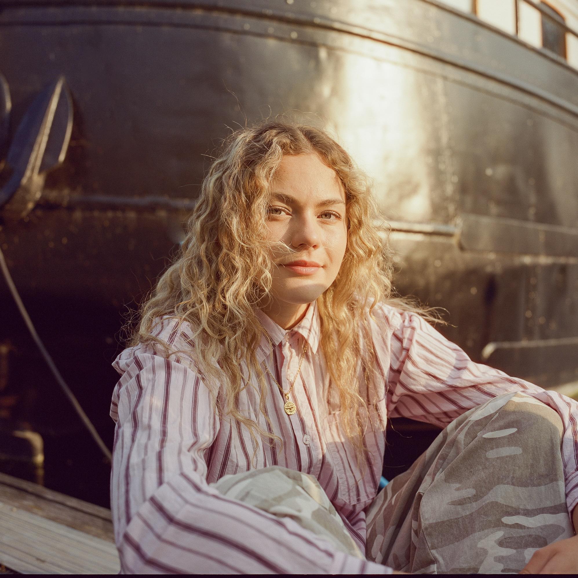 Grace Moore - UK - indie - indie music - indie pop - indie rock - indie folk - new music - music blog - wolf in a suit - wolfinasuit - wolf in a suit blog - wolf in a suit music blog