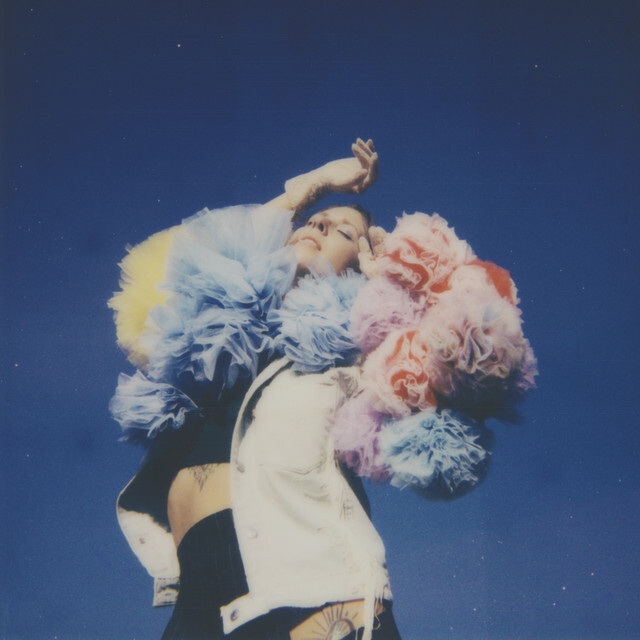 Clémentine Weck - France - indie - indie music - indie pop - indie rock - indie folk - new music - music blog - wolf in a suit - wolfinasuit - wolf in a suit blog - wolf in a suit music blog