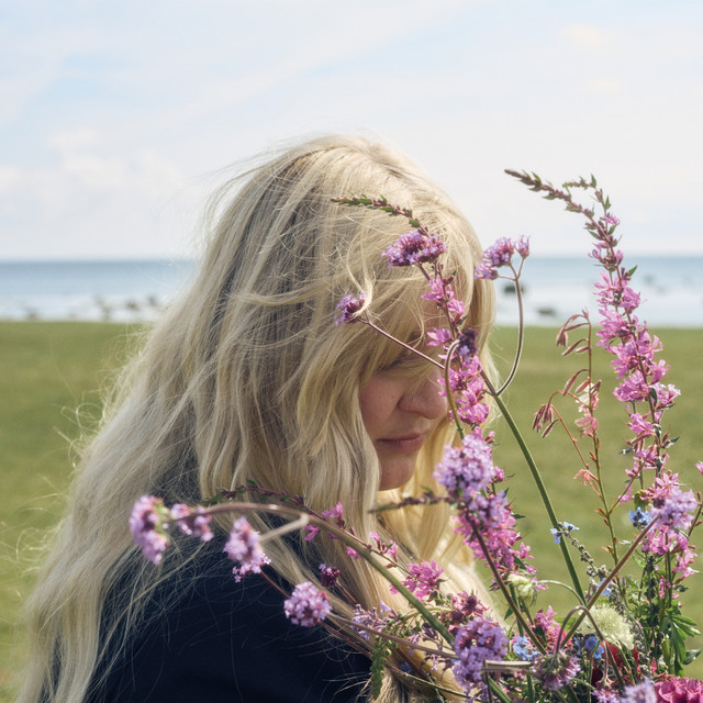 honey rose - ivy bae - Sweden - indie - indie music - indie pop - indie rock - indie folk - new music - music blog - wolf in a suit - wolfinasuit - wolf in a suit blog - wolf in a suit music blog