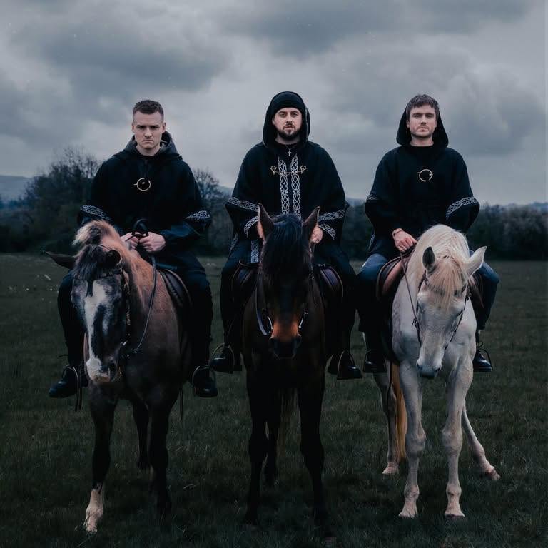 Chasing Abbey - Ireland - indie - indie music - indie pop - indie rock - indie folk - new music - music blog - wolf in a suit - wolfinasuit - wolf in a suit blog - wolf in a suit music blog
