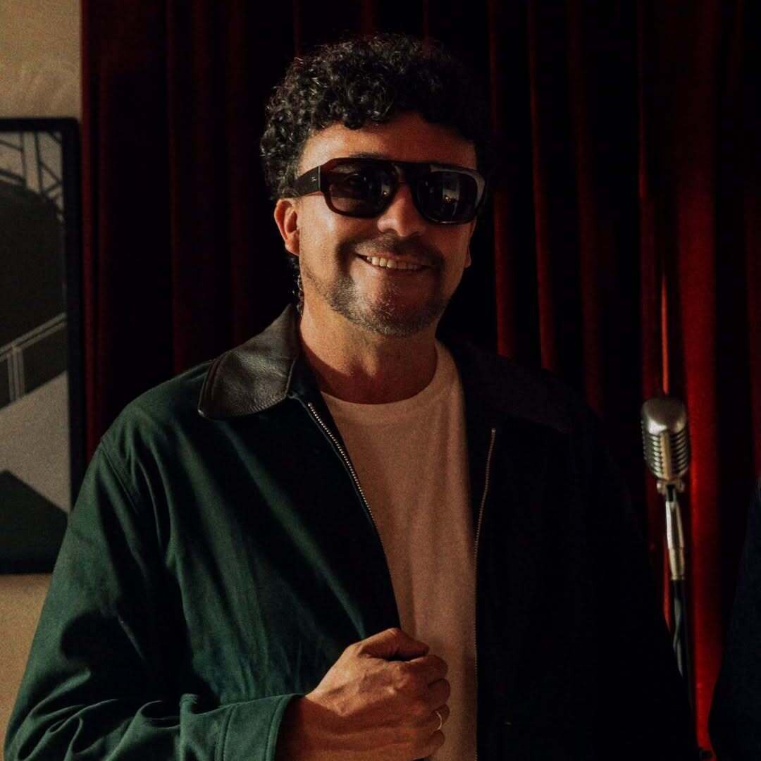 andres cepeda - Colombia - indie - indie music - indie pop - indie rock - indie folk - new music - music blog - wolf in a suit - wolfinasuit - wolf in a suit blog - wolf in a suit music blog