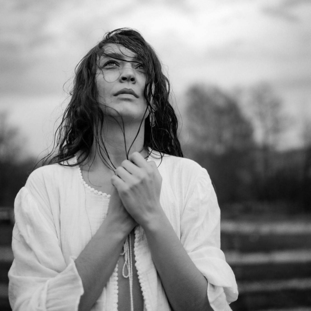 ligia hojda - Romania - indie - indie music - indie pop - indie rock - indie folk - new music - music blog - wolf in a suit - wolfinasuit - wolf in a suit blog - wolf in a suit music blog