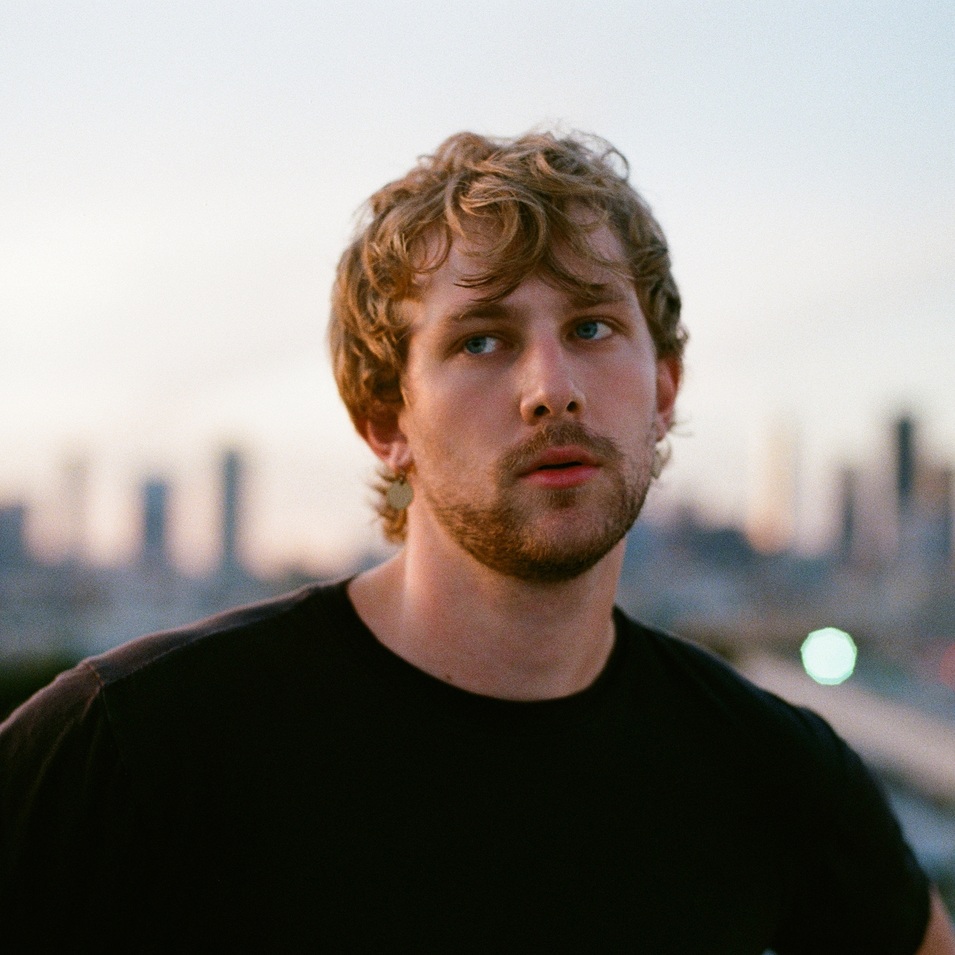 Luke Armstrong - usa - indie - indie music - indie pop - indie rock - indie folk - new music - music blog - wolf in a suit - wolfinasuit - wolf in a suit blog - wolf in a suit music blog